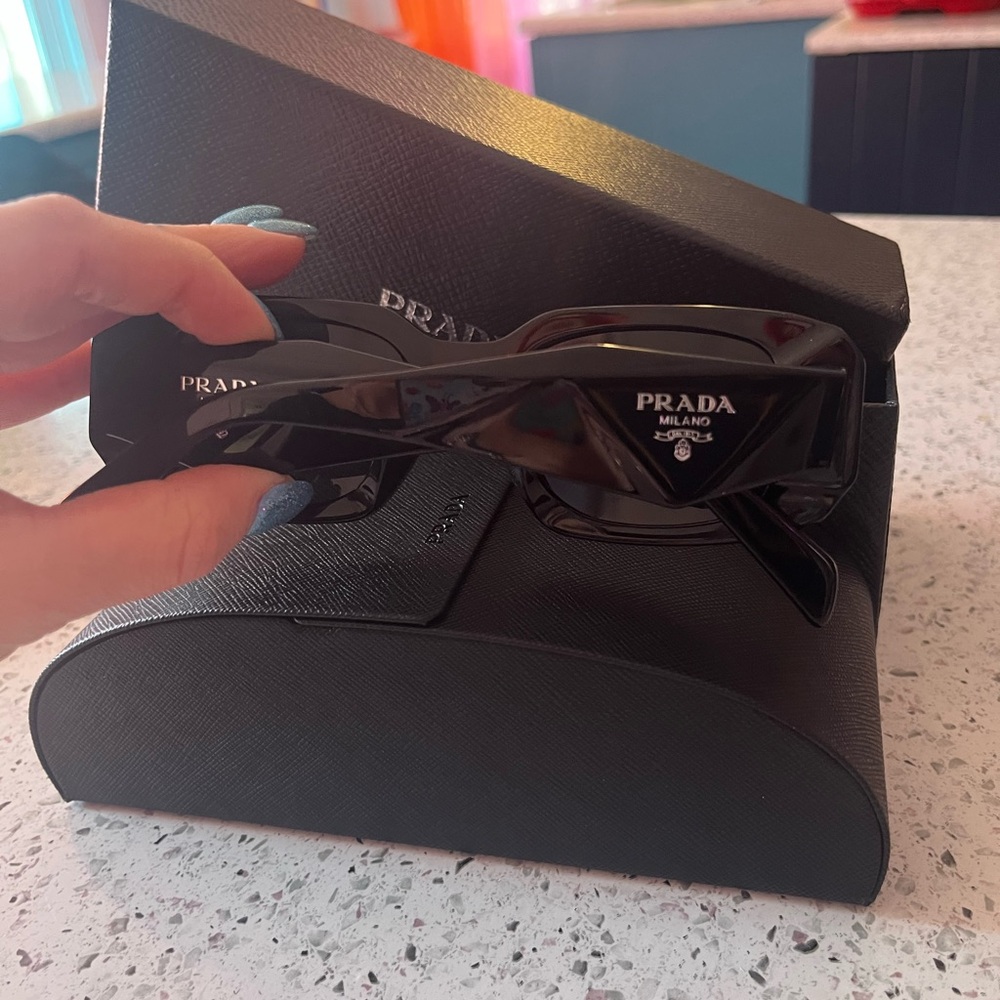 Prada black PR17 Sunglasses with Case - Picture 3 of 3